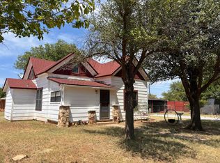 610 8th St SW, Childress, TX 79201