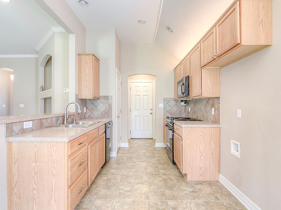 5th image of 349 Gaston Ln