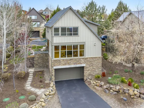 224 Volunteer Park Ln, Redmond, OR 97756