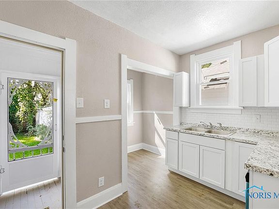 3rd image of 2021 Berkshire Pl