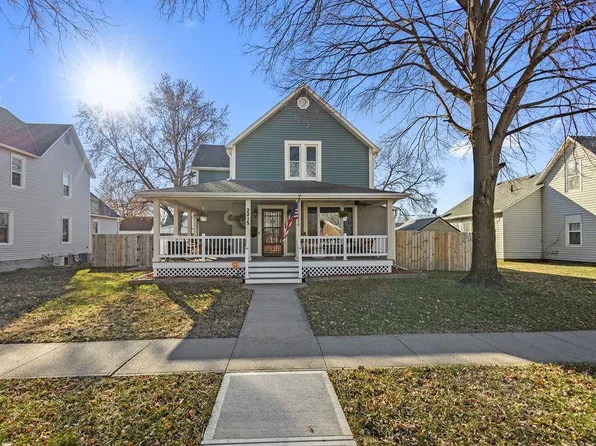 2215 10th St, Columbus, NE 68601