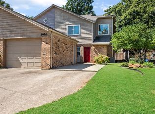 1416 Palmnold Cir W, Fort Worth, TX 76120