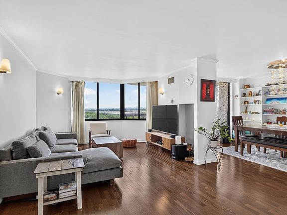 2nd image of 827 Harmon Cove Tower #827