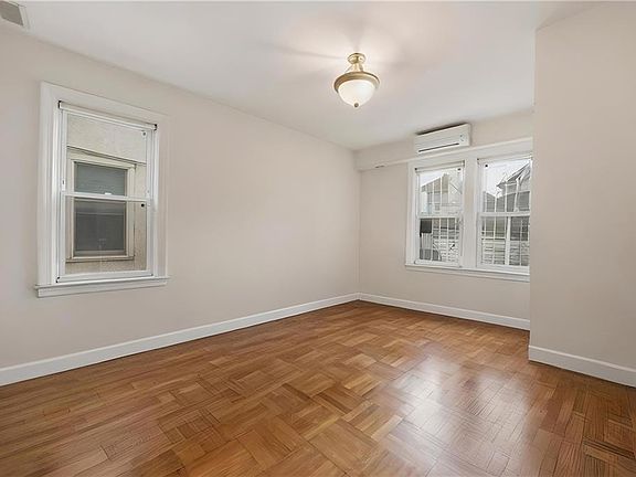4th image of 1596 E 17th St