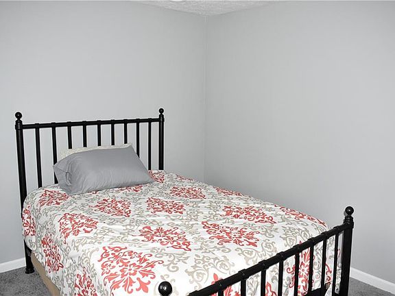 4th image of 41417 Elmwood St