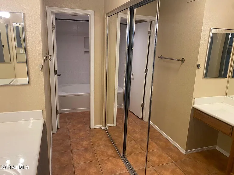 1880 E Morten Ave #106 — Photo 8