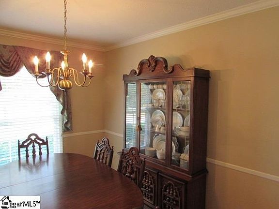 5th image of 302 Sherborne Dr