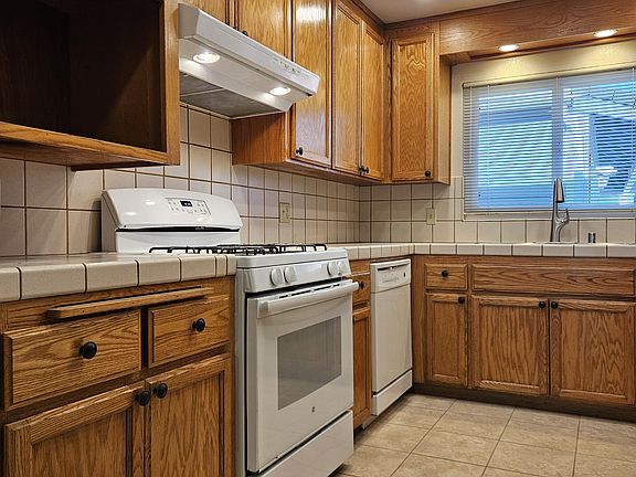 2nd image of 284 Grove Way