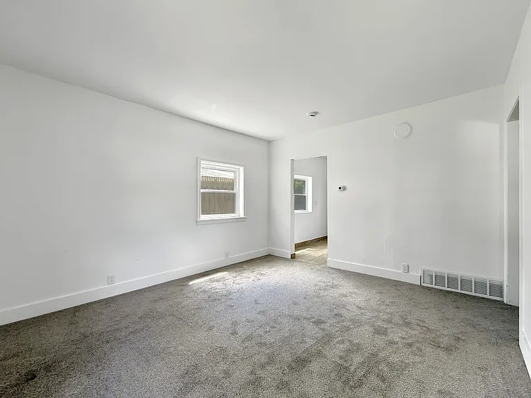 3044 Hickory Grove Ave — Photo 5