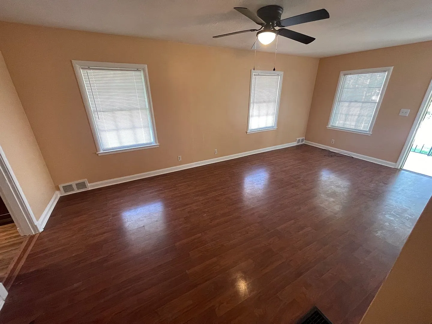Home For Rent w/ Basement — Photo 3