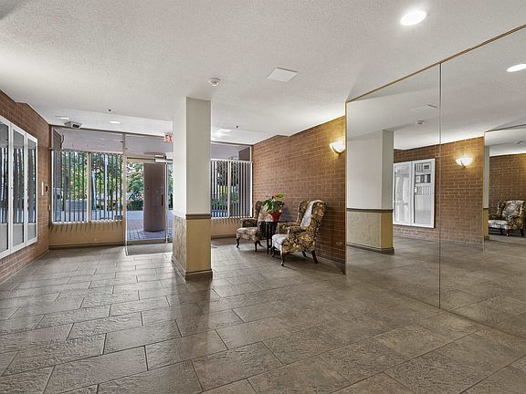 4th image of 1189 Eastwood St #1405