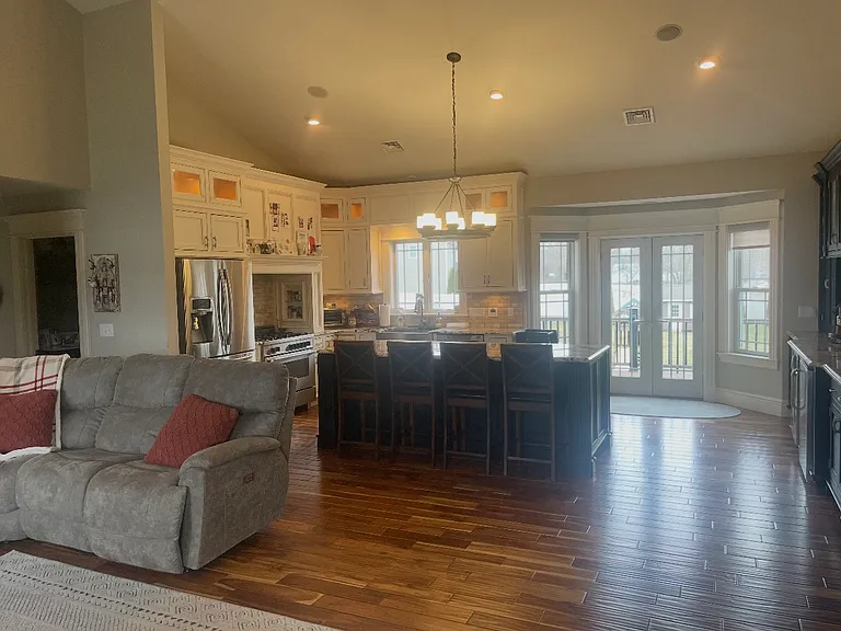 160 Cusick Ln — Photo 2