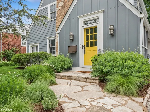 1021 Ridge Ct, Evanston, IL 60202