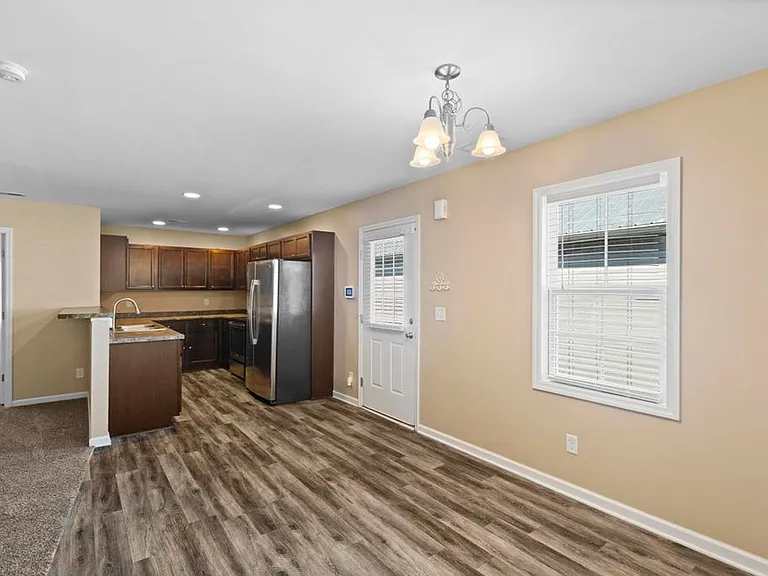 123A James Ave — Photo 11