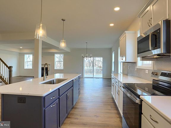 3rd image of 183 W Stewart Ct