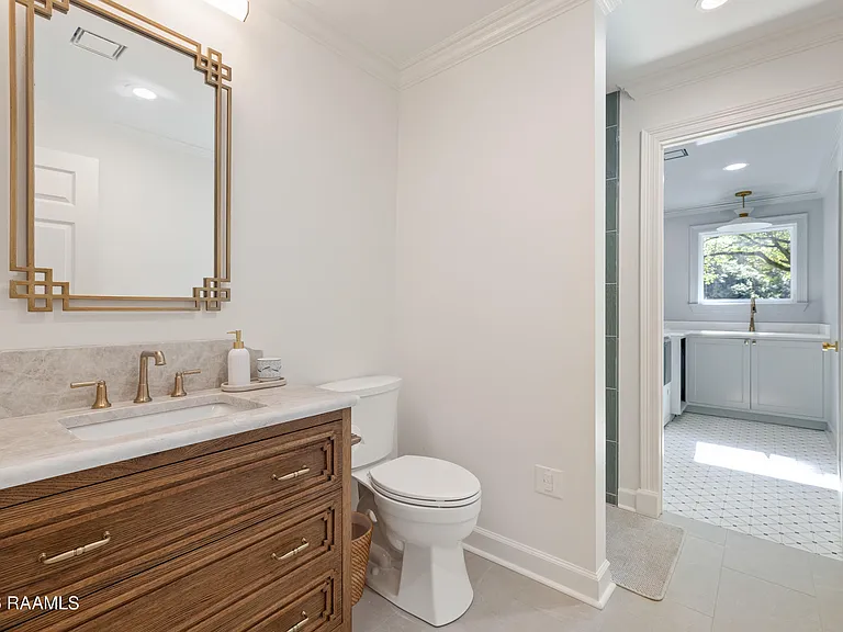 2407 E Broussard Rd — Photo 22