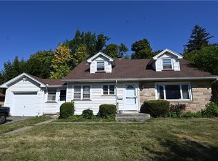 30 Redfern Dr, Rochester, NY 14620