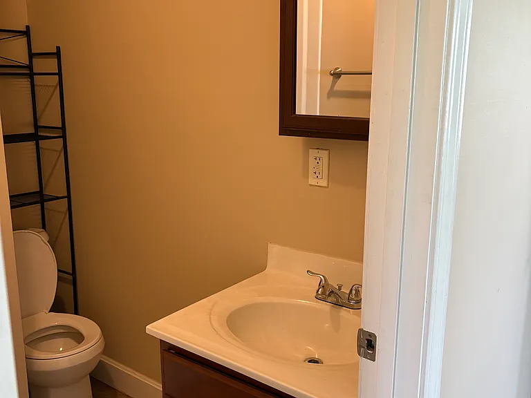 202 S Olive St #A — Photo 7
