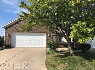 2714 Westbrook Dr, Bloomington, IL 61705