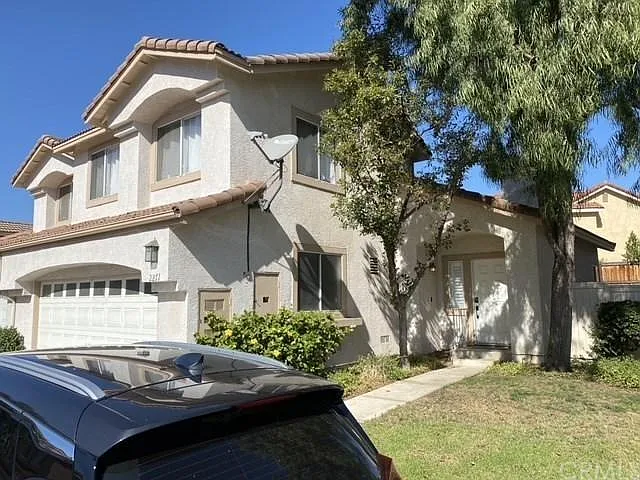 3 bed, 2.5 bath, 1318 sqft, $3,000 — Photo 2