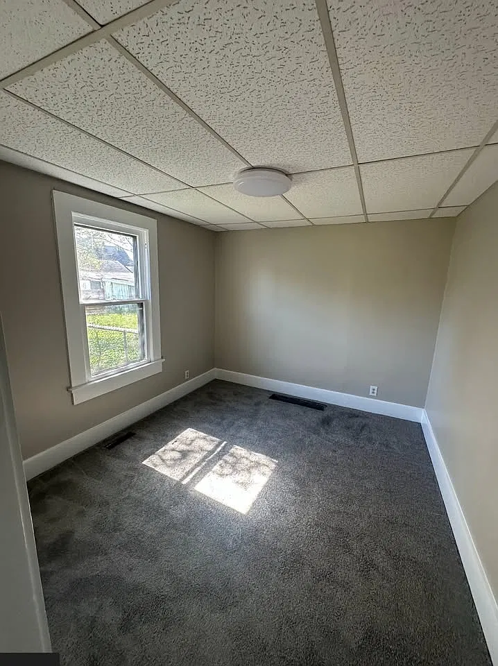 3 bed, 1057 sqft, $1,573 — Photo 2
