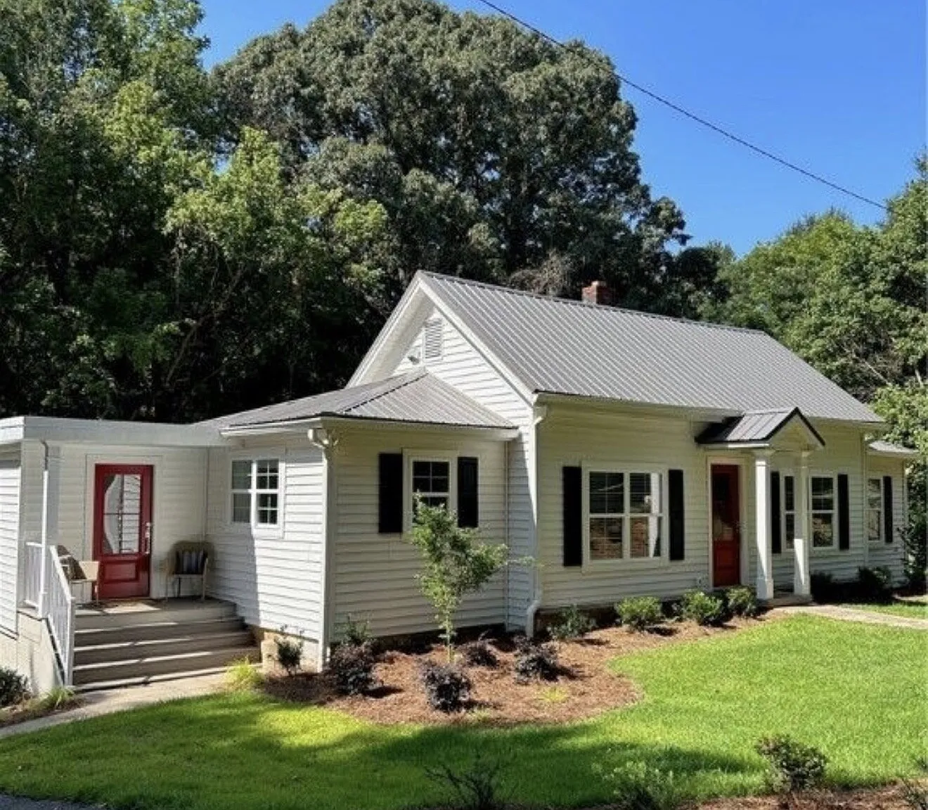 4 bed, 2.0 bath, 1500 sqft, $4,000 — Photo 2