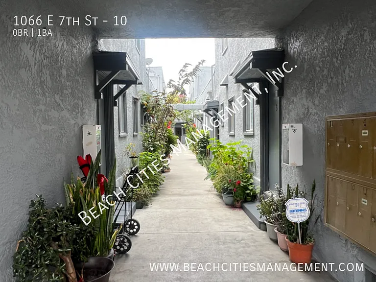 1066 E 7th St #10 — Photo 12
