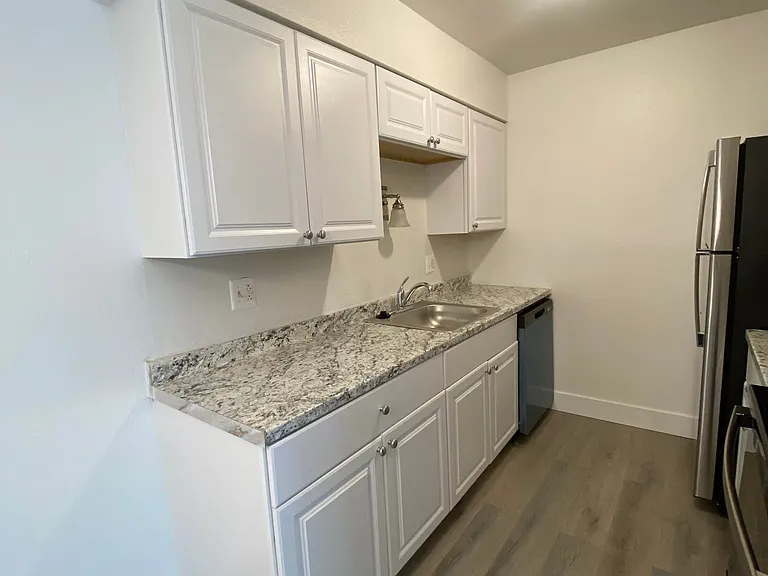 Washington Place Apartments — Photo 11