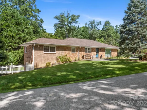 441 Hillcrest Cir, Hendersonville, NC 28792