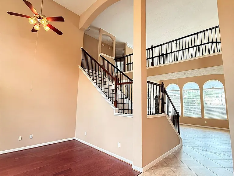 2214 Jurgensen Ln — Photo 7