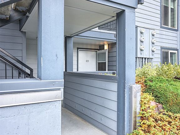 3rd image of 2611 NE 4th Street #213