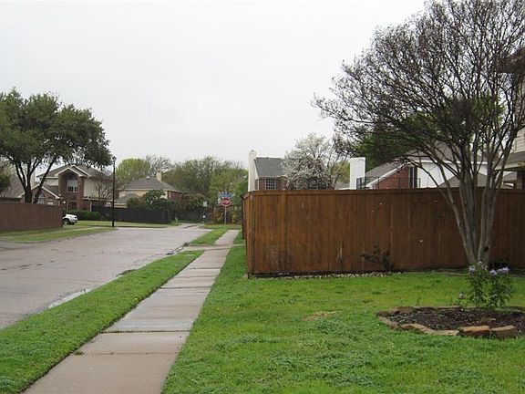 5th image of 553 Lake Forest Dr
