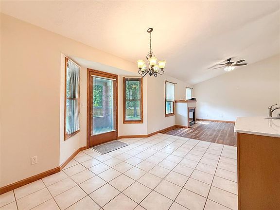 4th image of 425 Sycamore Dr