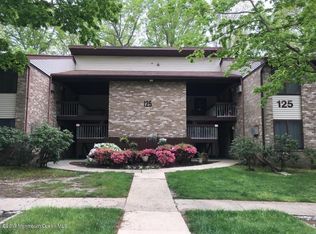 125 Amberly Dr UNIT B, Manalapan, NJ