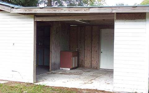 Detached 1 Car Garage/Workshop