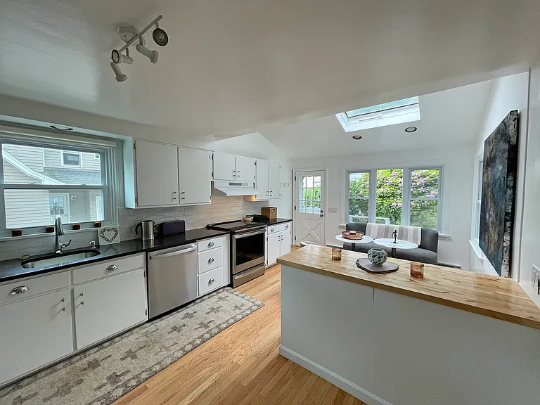 48 Hilton St — Photo 13
