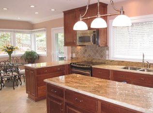 516 Dogwood Dr, Chapel Hill, NC 27516