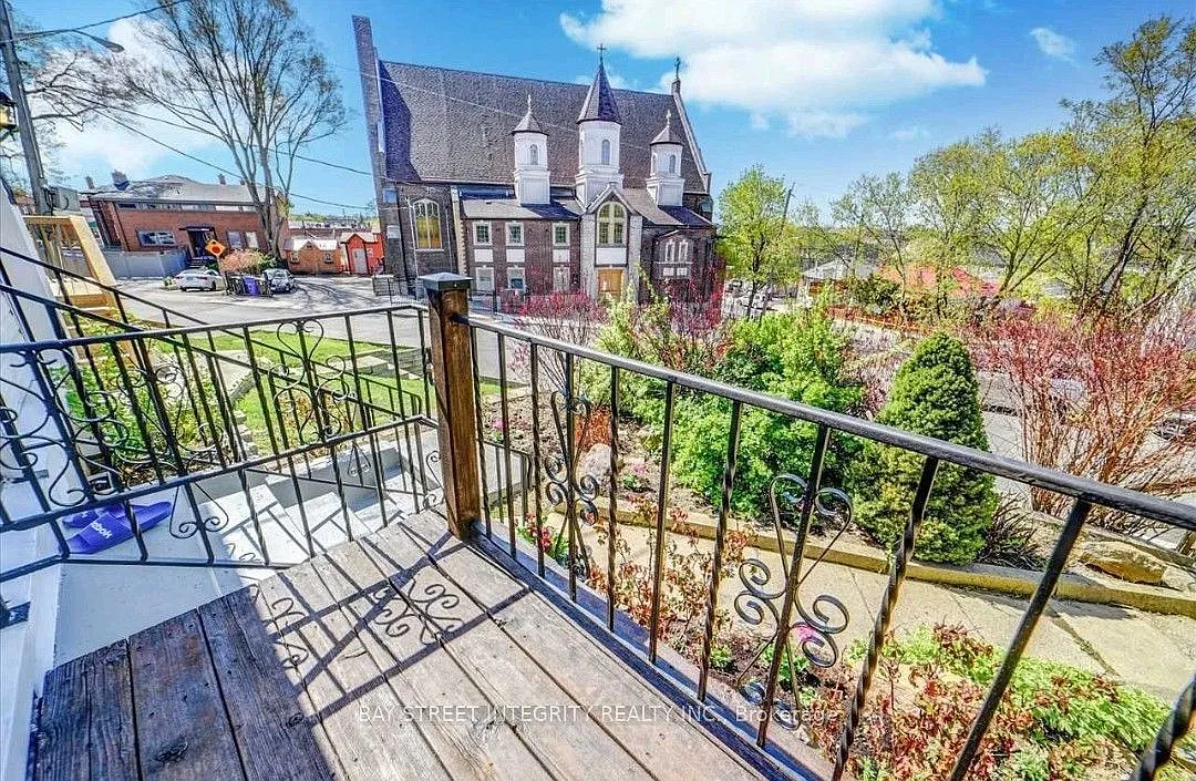 3 bed, $2,900 — Photo 2