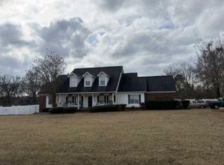 426 McRae Rd, Deatsville, AL 36022
