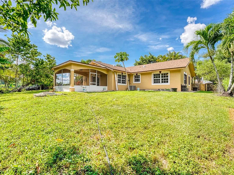 5130 SW 208th Ln #5130 — Photo 3