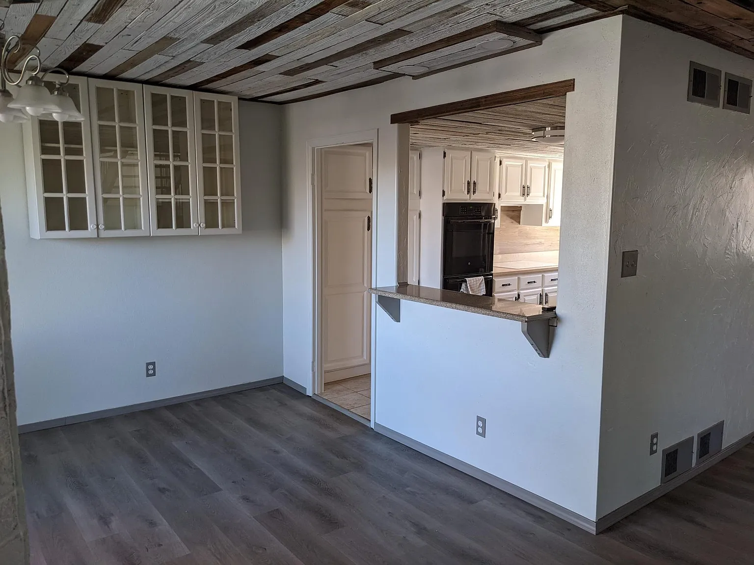 7151 S Vine Cir W — Photo 2