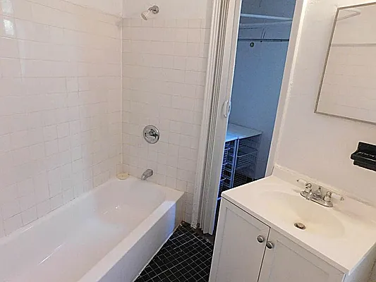 Rented by Voro, LLC | media 30