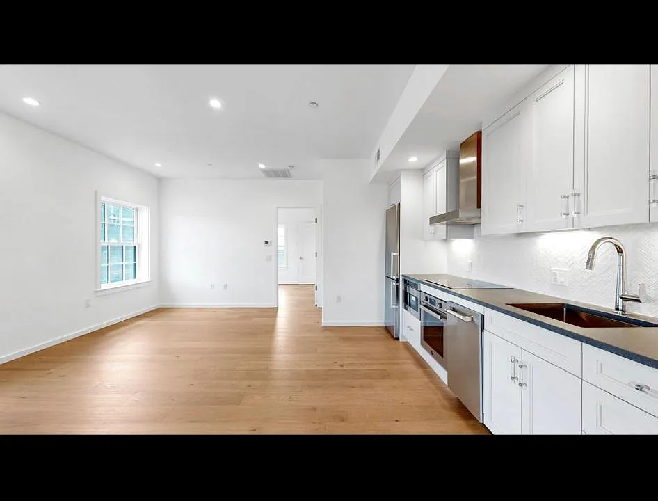 18 N Main St #4