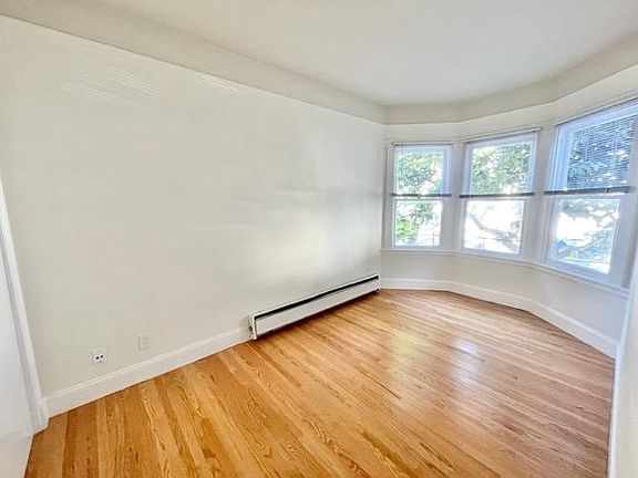 3rd image of 3053 Steiner St