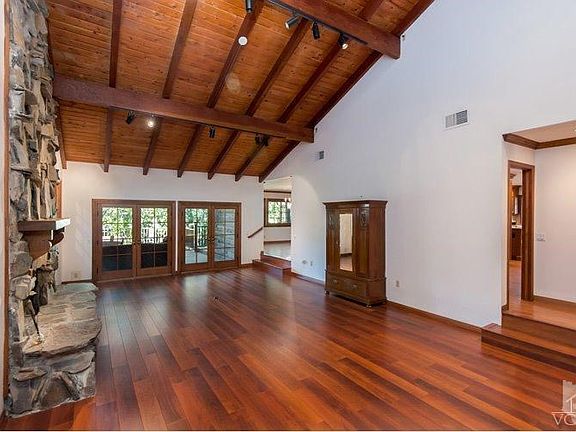3rd image of 31545 Foxfield Dr