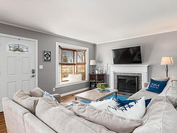3rd image of 3964 Sharon Ave