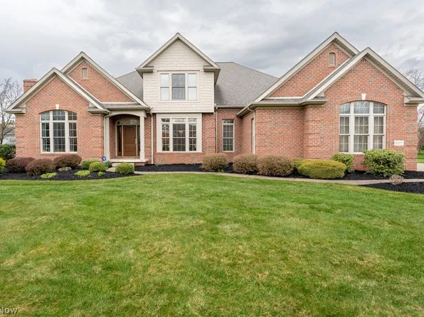 8207 Saint Patrick Ave NW, North Canton, OH 44720