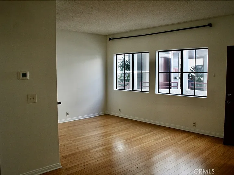730 W 4th St #306 — Photo 34