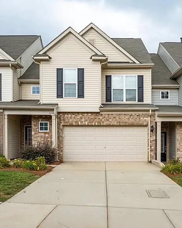 3 bed, 2.5 bath, 1896 sqft, $2,600 — Photo 1