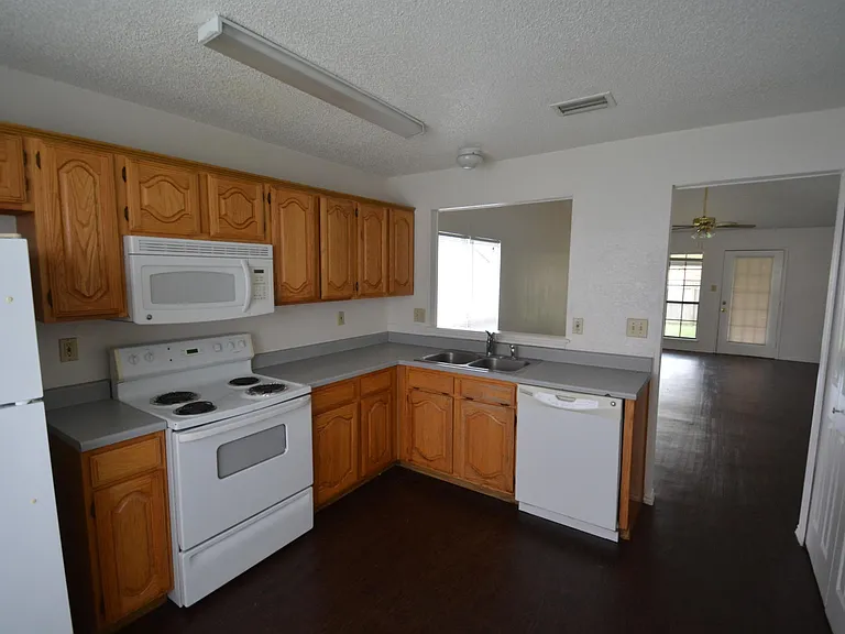 2509 Forest Creek Dr — Photo 4
